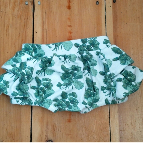 Kate Quinn Clover Bouquet Bloomers and hat 6-12 - Picture 5 of 6